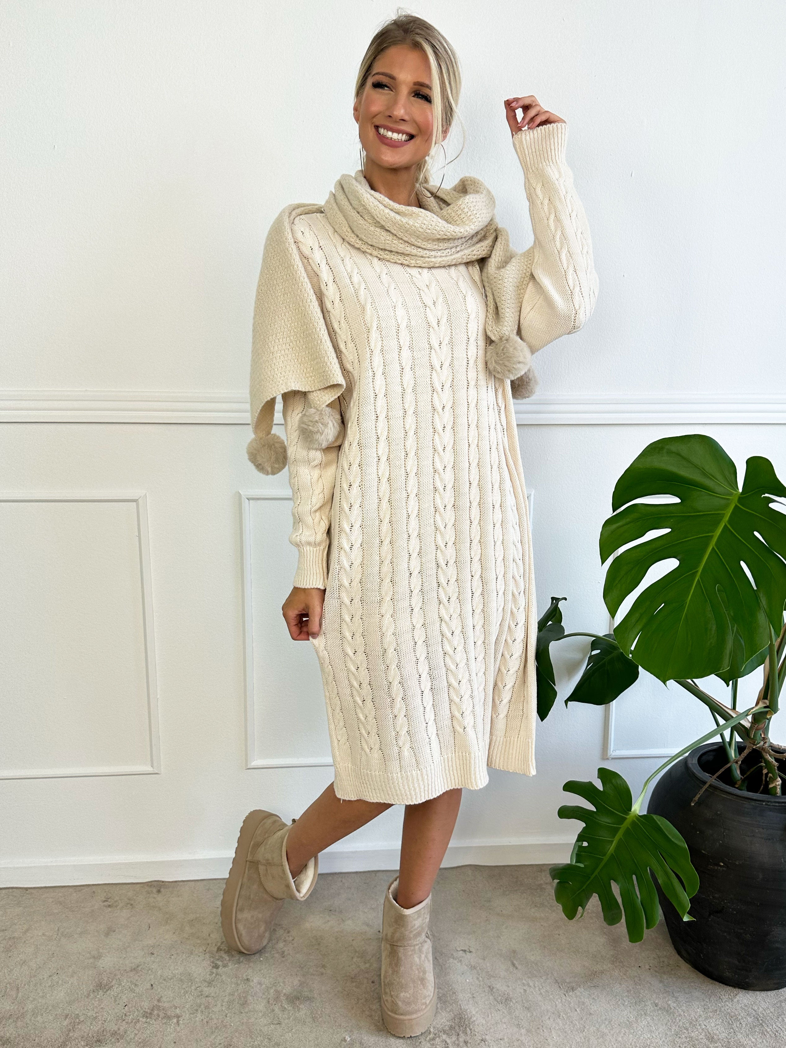 Karolina - Lang kjole med kabelstrik